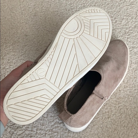 Universal Thread Sneakers - Picture 3 of 4